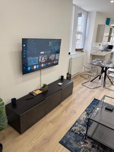 Newcastle-upon-Tyne Apartment | Modern 2 Bedroom Flat - Central & Stylish