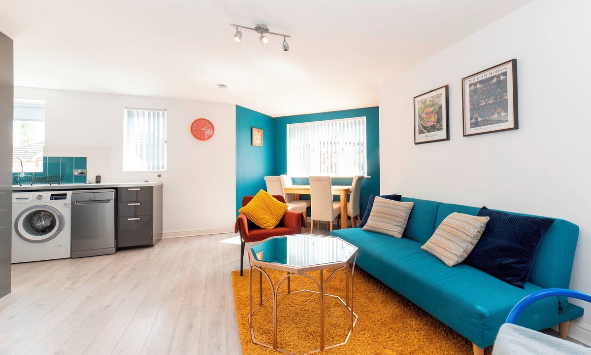 Grove Apartment | Modern 2-Bed Apartment Near Kingston - Pass the Keys