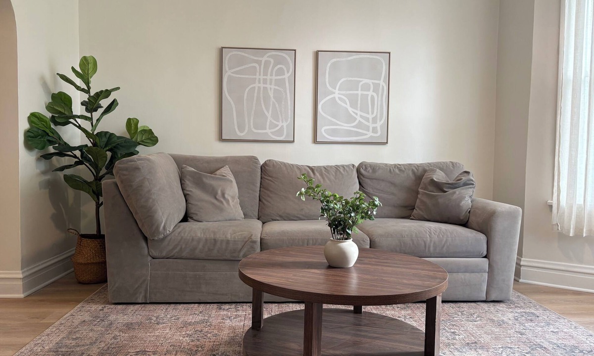 Irving Park East House | Modern 2B Irving Park Gem/Sleeps 5