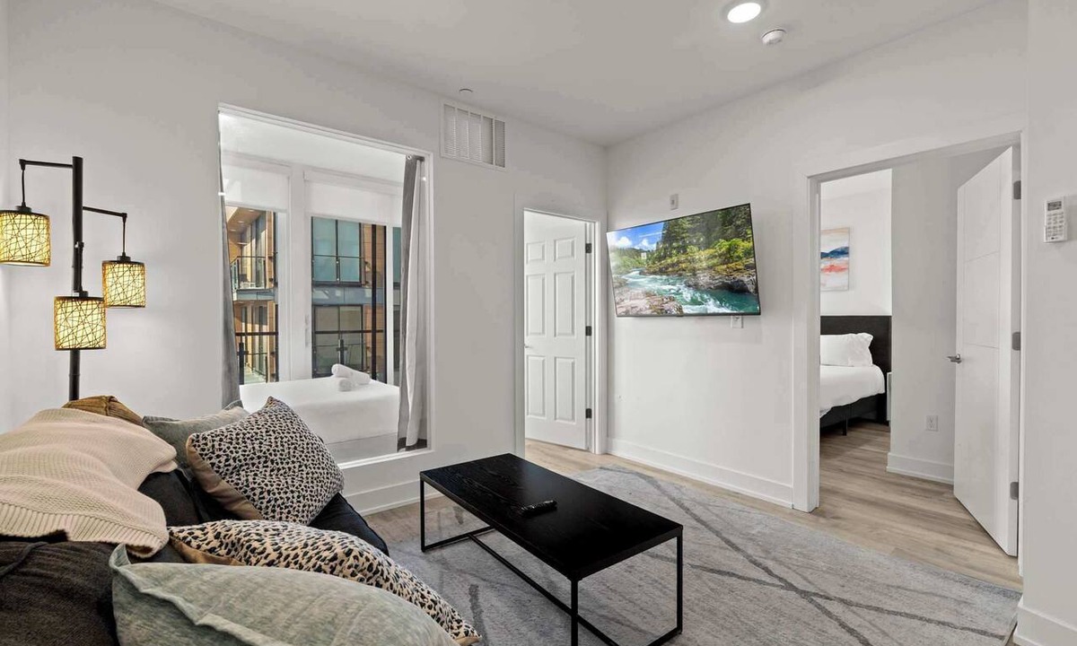 Olde Kensington Apartment | Modern 2BD | Sleeps 6 | Northern Liberties