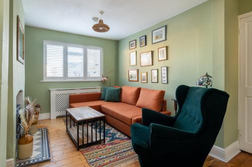 Grasby House | Modern 2BD Victorian Home Near Town Centre
