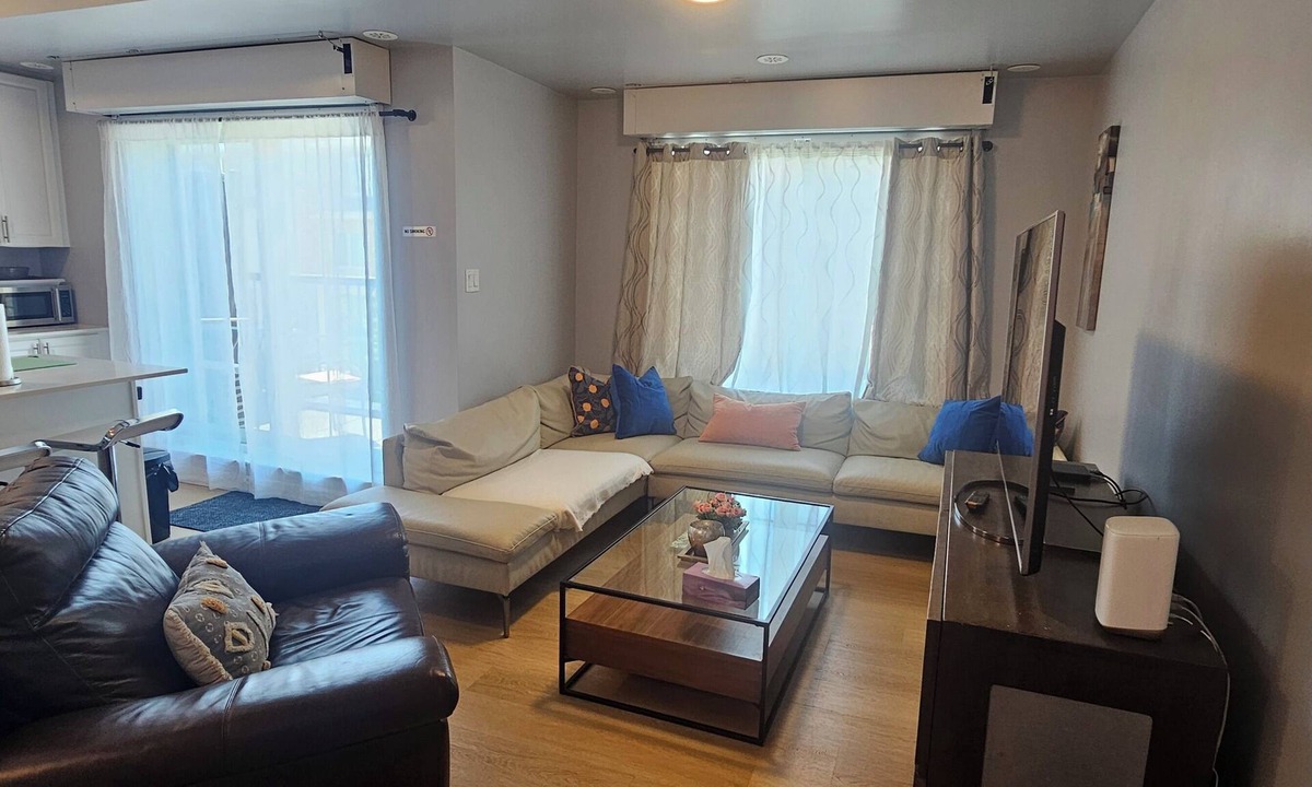 Durham Region House | Modern 2BDR | 1 BATH | Free Parking | Minutes to Hwy 401