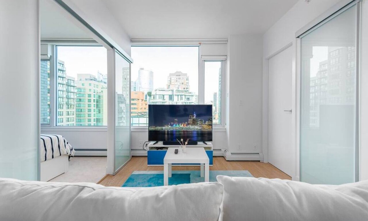 Downtown Vancouver Apartment | Modern 2BR, 17th-Floor City Views