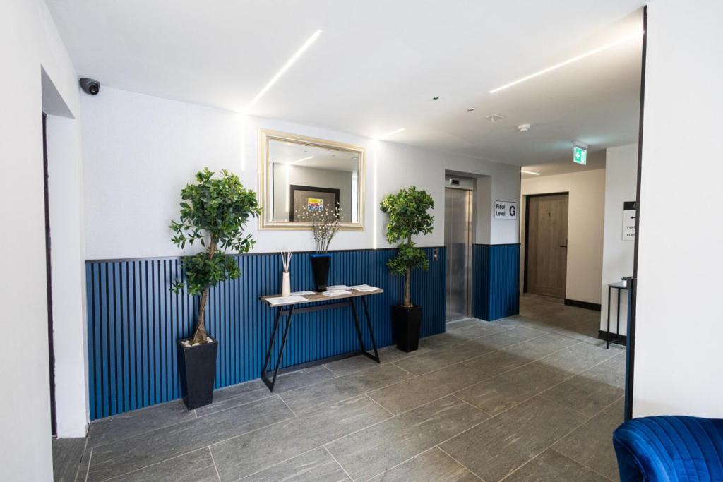 West Finchley Apartment | Modern 2BR 2BA North Finchley - Near Bus & Parking