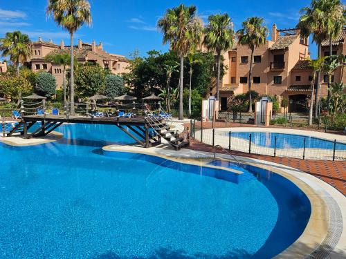 Atalaya-Isdabe Apartment | Modern 2BR APT second line Marbella Beach, Pools and Paddle