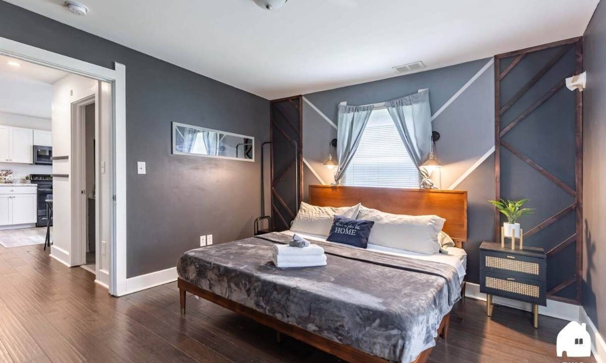 Near Northside Apartment | Modern 2BR City-Center | Downtown + Parking + WiFi
