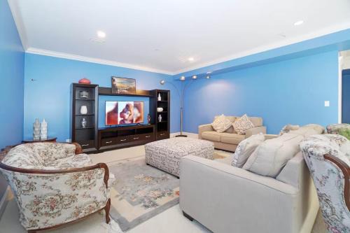 Hollyburn Apartment | Modern 2BR Home - Prime West Vancouver Location