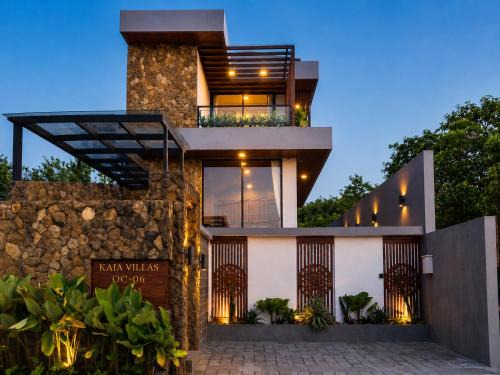Kampial Villa | Modern 2BR Private Pool Villa with Rooftop-Nusa Dua