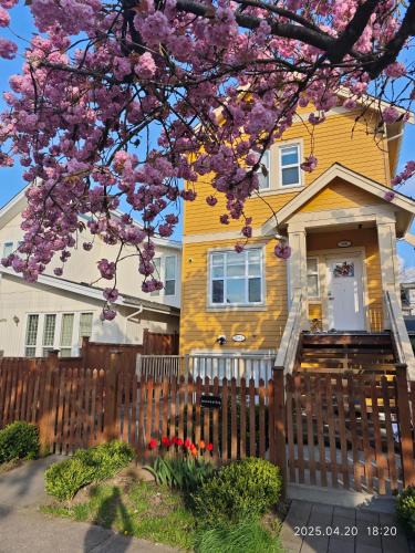 Renfrew-Collingwood House | Modern 2BR Suite Steps to SkyTrain