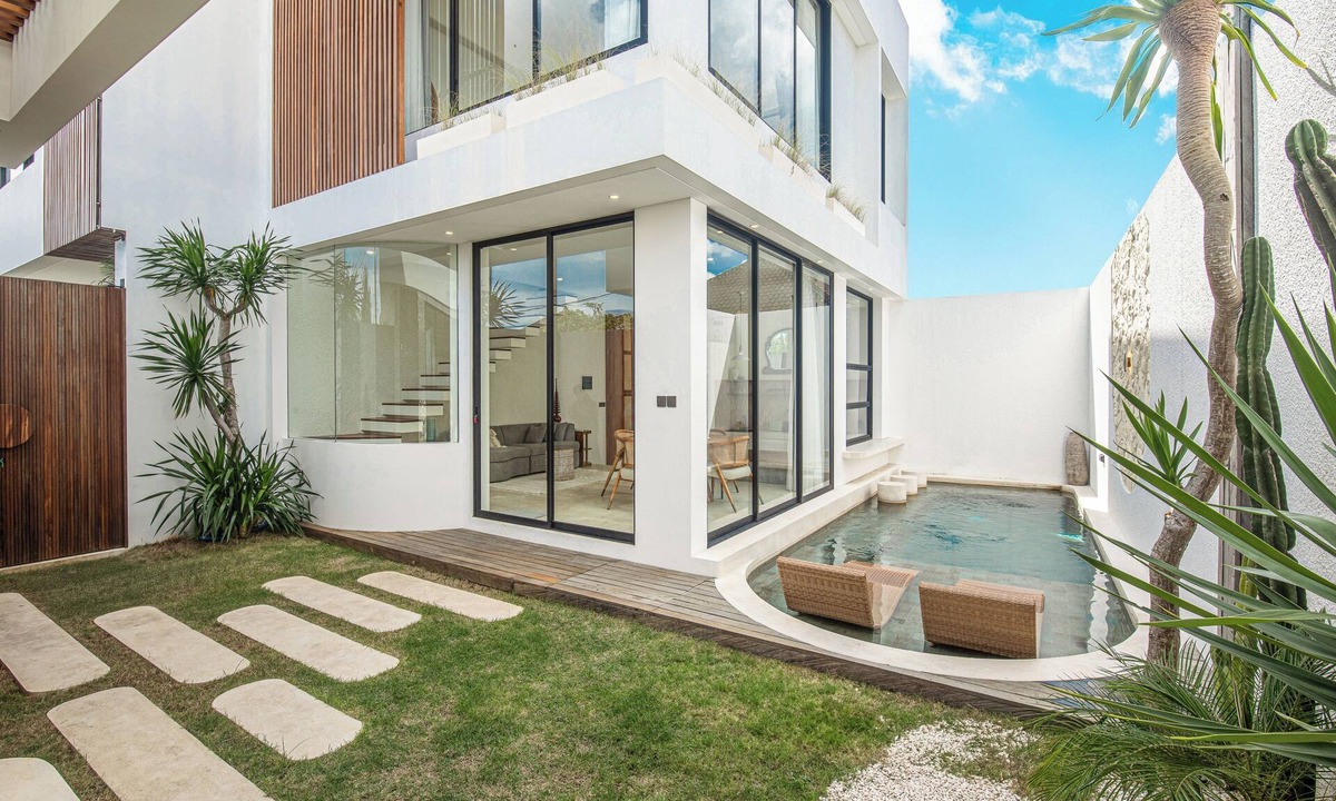 Batu Bolong House | Modern 2BR Villas Stylish Stay in Central Canggu
