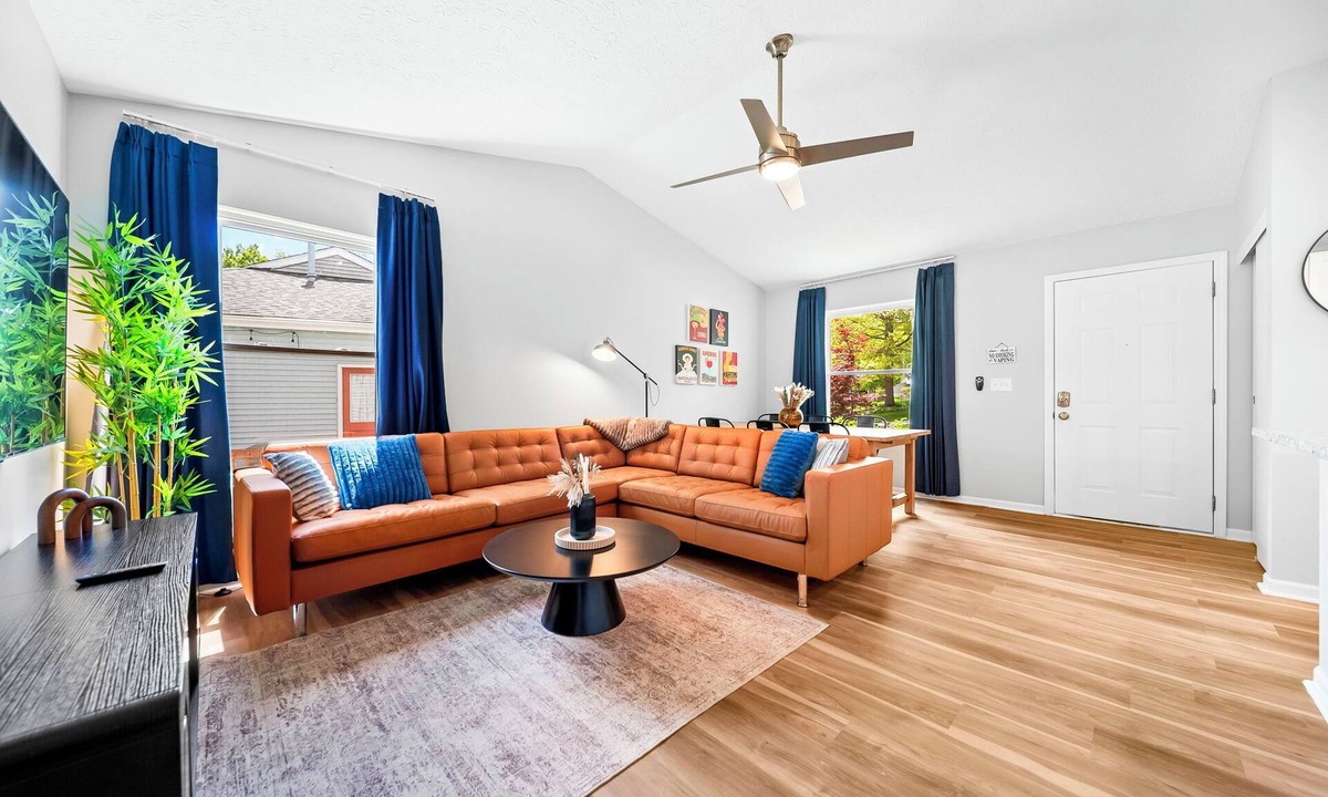Columbus House | Modern 3 bed,2 full bath Escape w/Game Room and Huge Fenced Yard