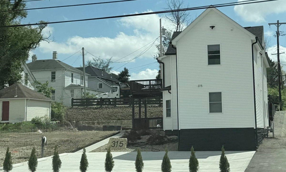 Springfield Apartment | Modern 3-bedroom apartment by The Wittenberg Steemer