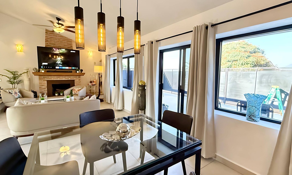 San Antonio Tlayacapan House | Modern 3-bedroom Retreat in Ajijic - Walk To Everything-private Gym-pickleball