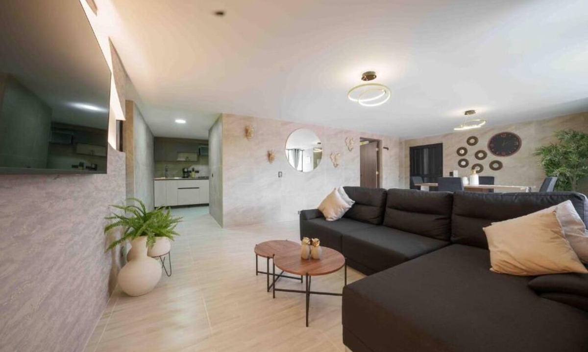Astorga Apartment | Modern 3 bedroom with Arcade Machine