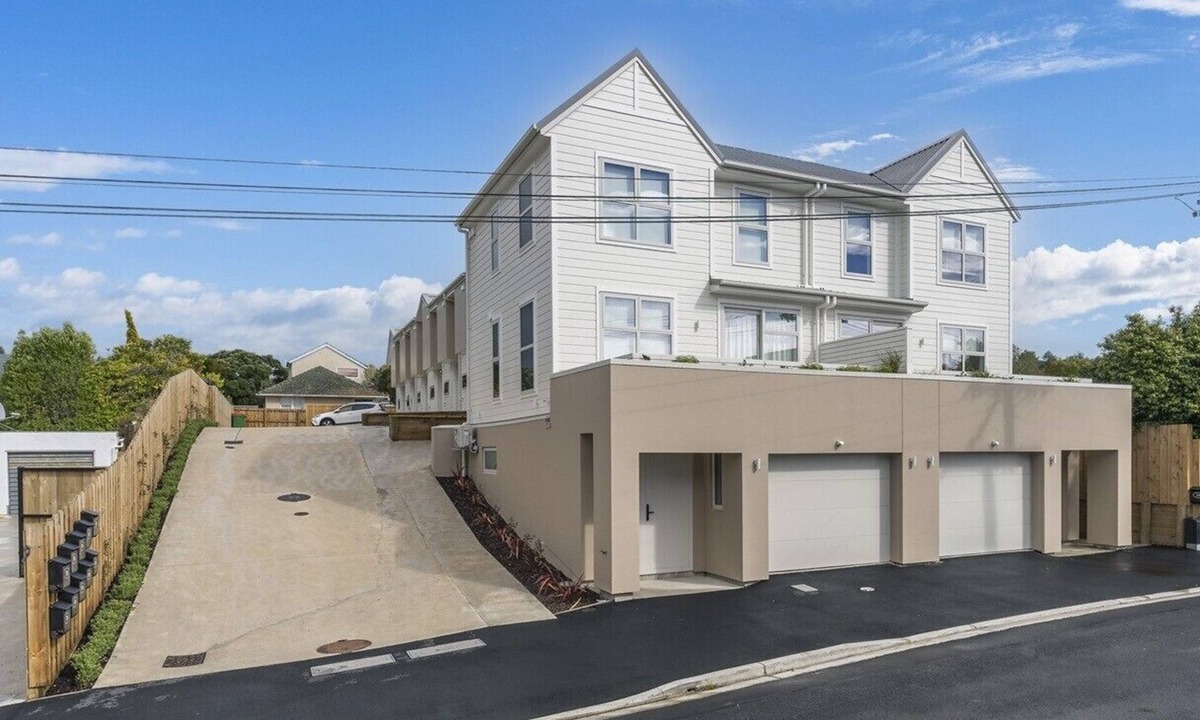 Dunedin City Centre Apartment | Modern 3-Story Inner-City Sanctuary