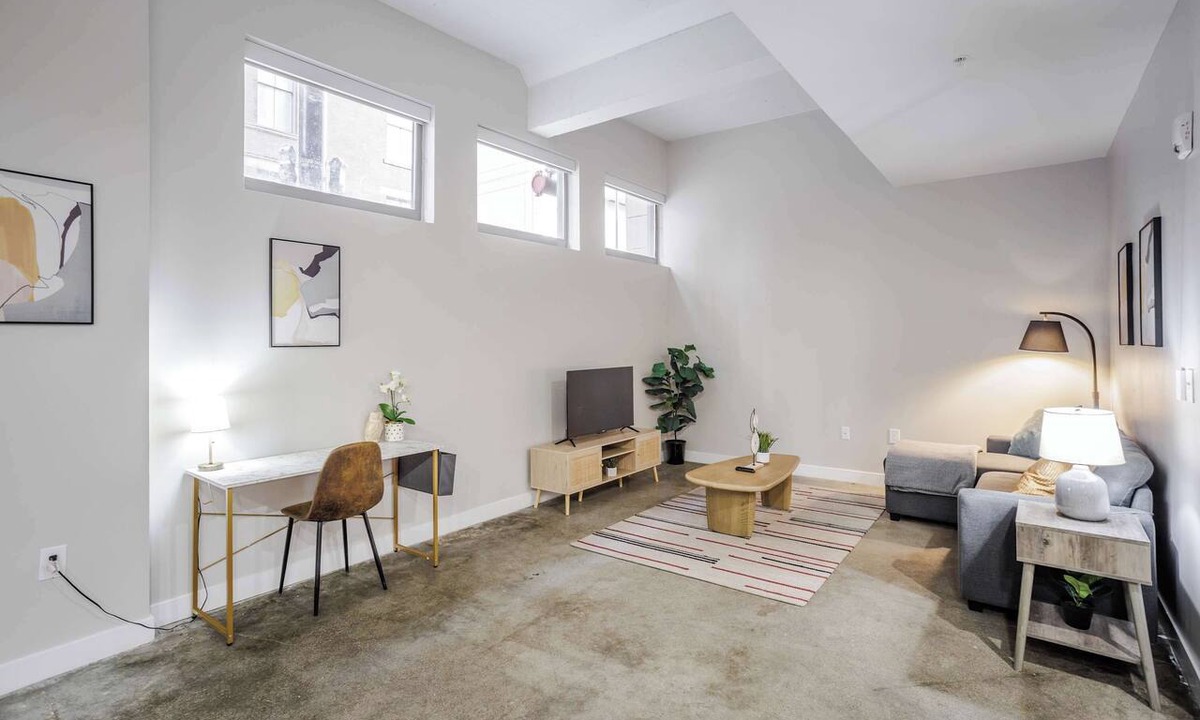 Downtown Cincinnati Apartment | Modern 3BR Apt at Textile | CozySuites