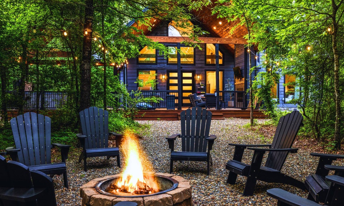 Pickens Cabin | Modern 3BR Haven! Shuffleboard, Playset, 2 Arcades