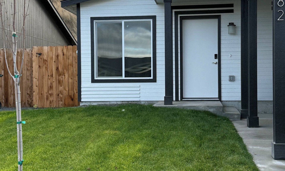 Umatilla House | Modern 3BR Home Brand New Build Pet-Friendly Near Amazon & Columbia River