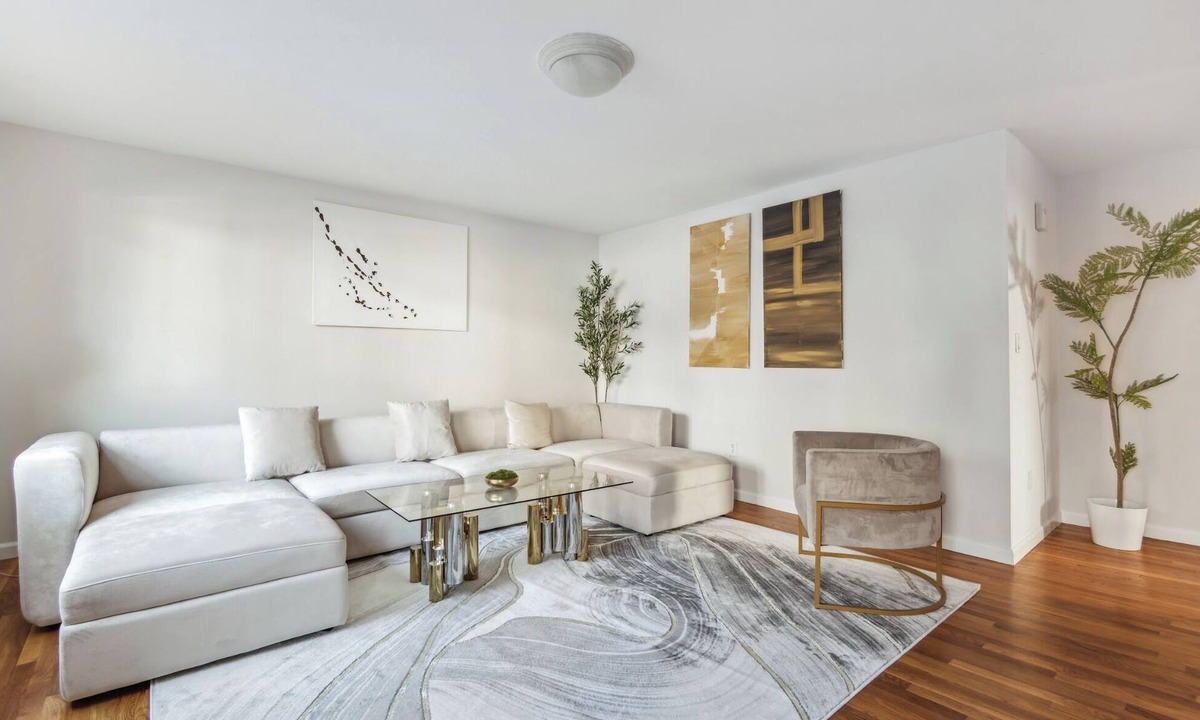 White Plains House | Modern 3BR Home Free Parking Near NYC Family & Group Friendly