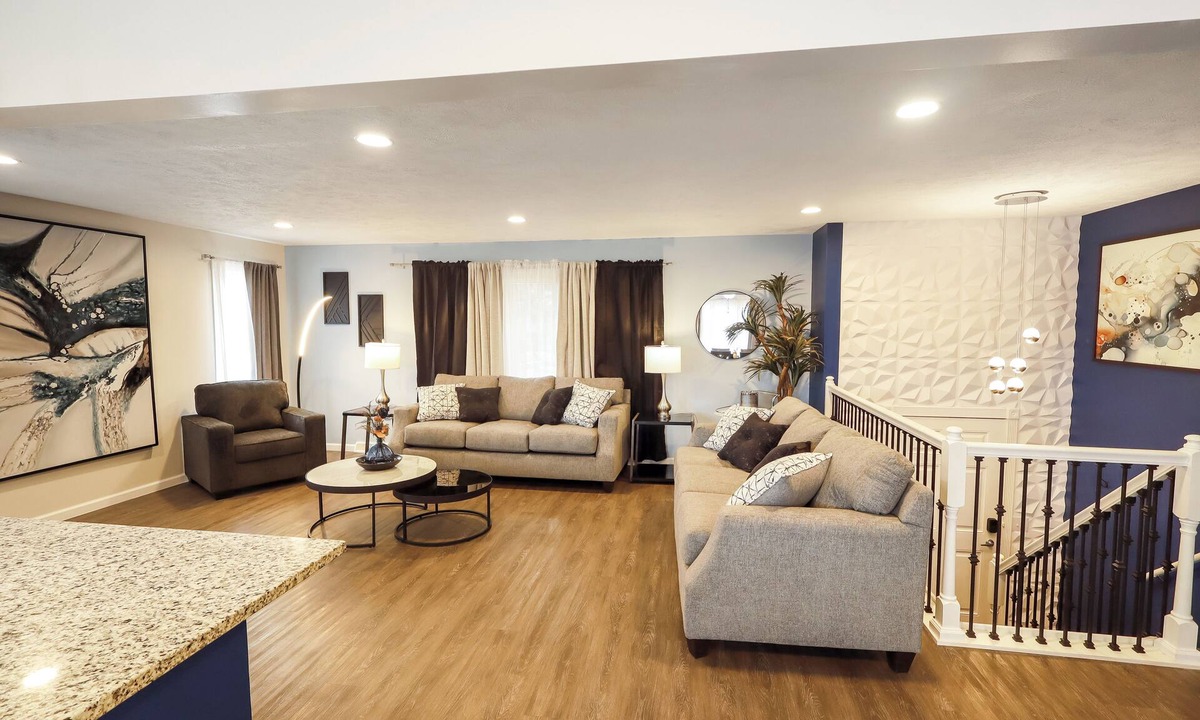 Millard House | Modern 3BR Near Downtown, Garage, Fenced Yard, W/D, Pet-Friendly, 2 Gbps