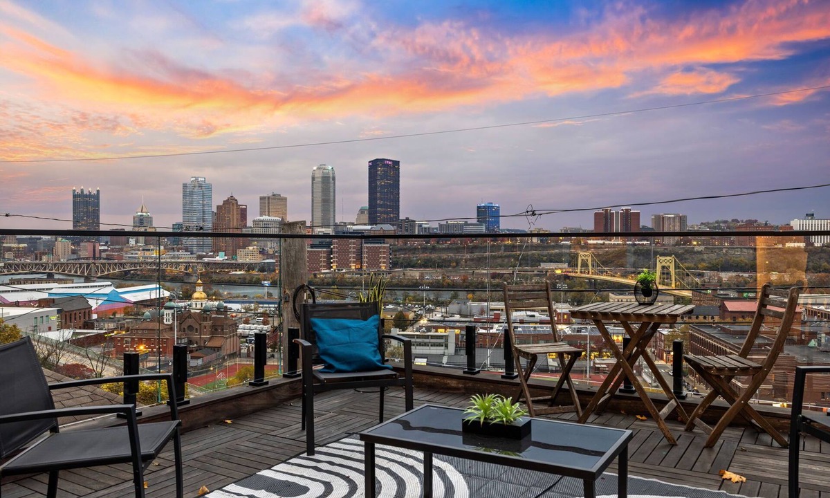South Side House | Modern 3BR Skyline Retreat w/Rooftop Deck + Free Parking + Views
