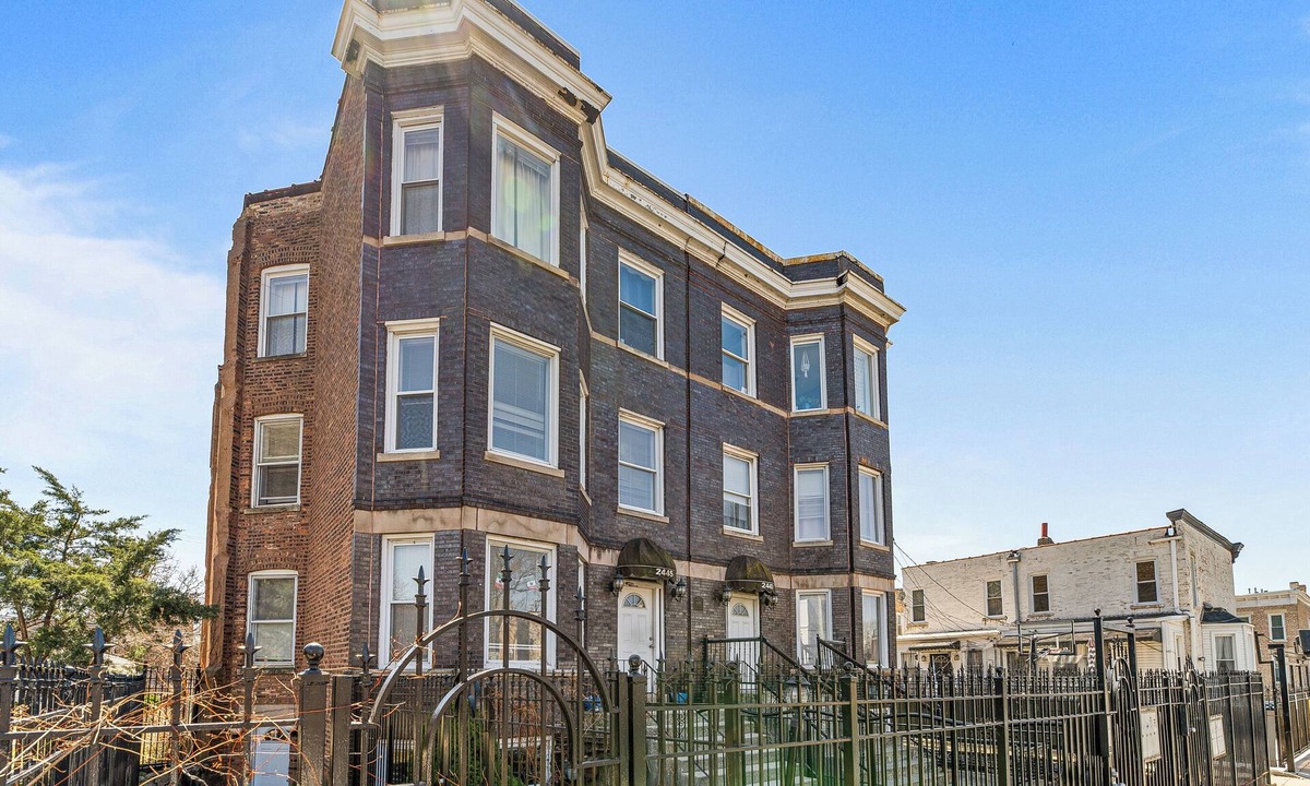 Tri-Taylor Condo | Modern 3BR Urban Retreat - Near Med District & UIC