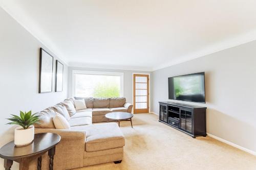 South Euclid House | Modern 3BR with Office and Dog-Friendly with Fenced Yard