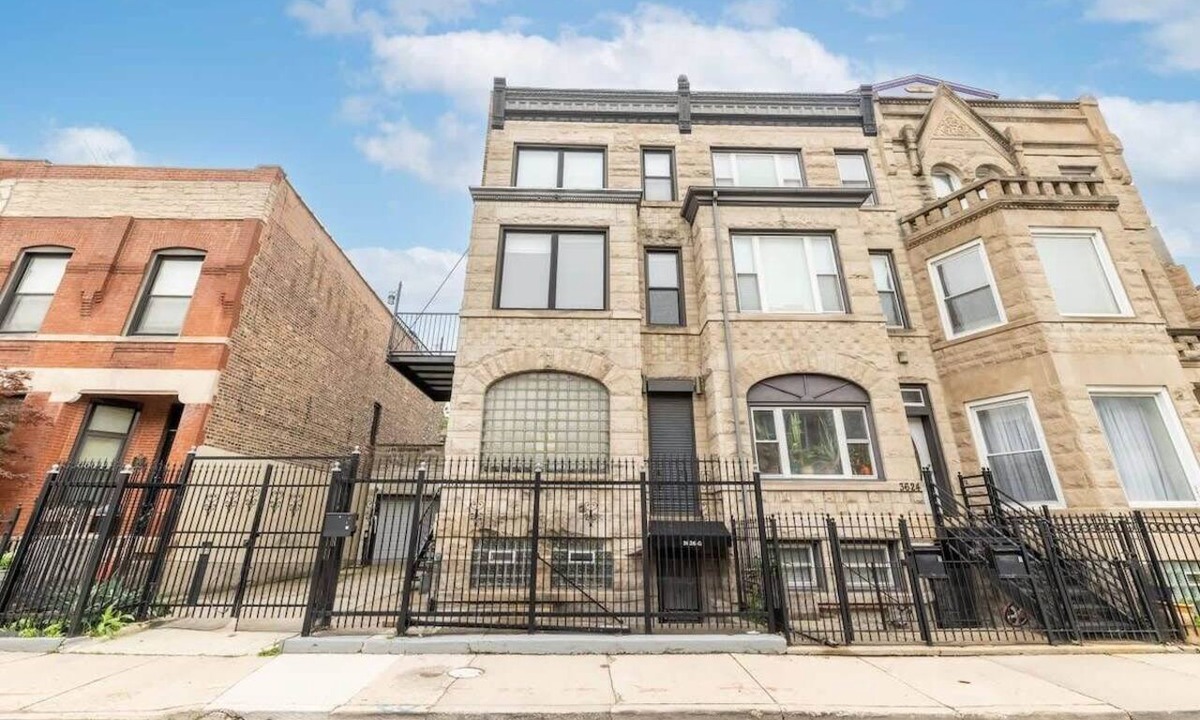 Bronzeville Condo | Modern 4 Bedroom Greystone | White Sox