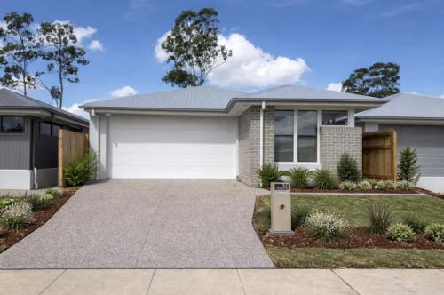Pallara House | Modern 4-Bedroom Home in Pallara - Free Parking Close to Brisbane