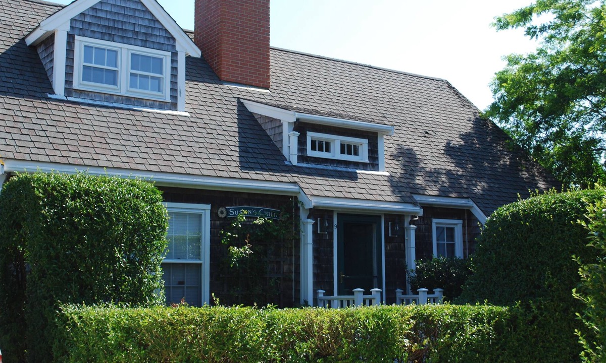 West of Town House | Modern 4BR, 3 BA, Edge of town, AC, Pool/Tennis, Bike to Beach , Cisco Brewery