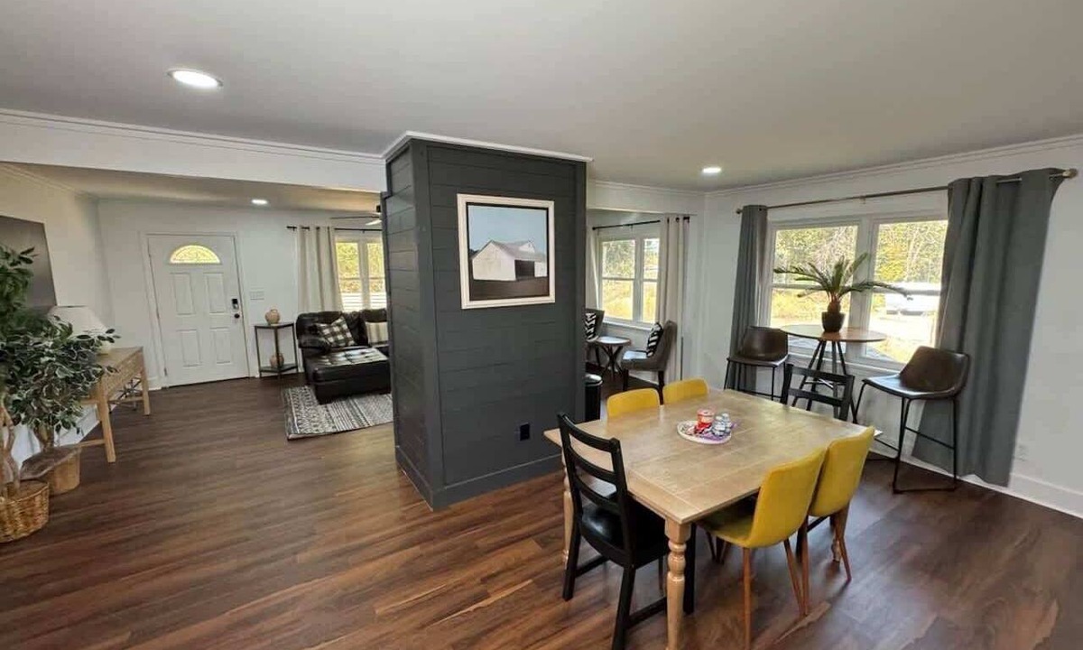 Belle Mina House | Modern 4BR - Displaced Families - Corporate Stays - 2 Living Rooms + Fire Pit