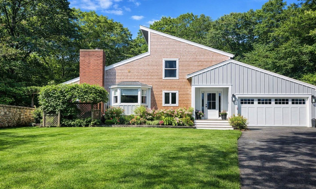 Tisbury House | Modern 4BR Escape w/Jeep Wrangler Near Town Patio, Fire Pit & Hot Tub