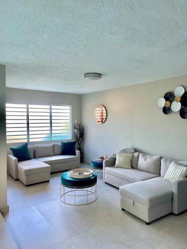 Cerro Gordo House | Modern 4BR Oasis