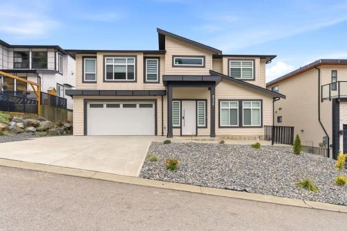 Eastern Hillsides House | Modern 4BR Suite with Mountain Views