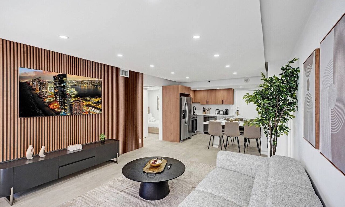Mid Beach Apartment | Modern 4BR with Ocean Views | Pools & Direct Beach Access