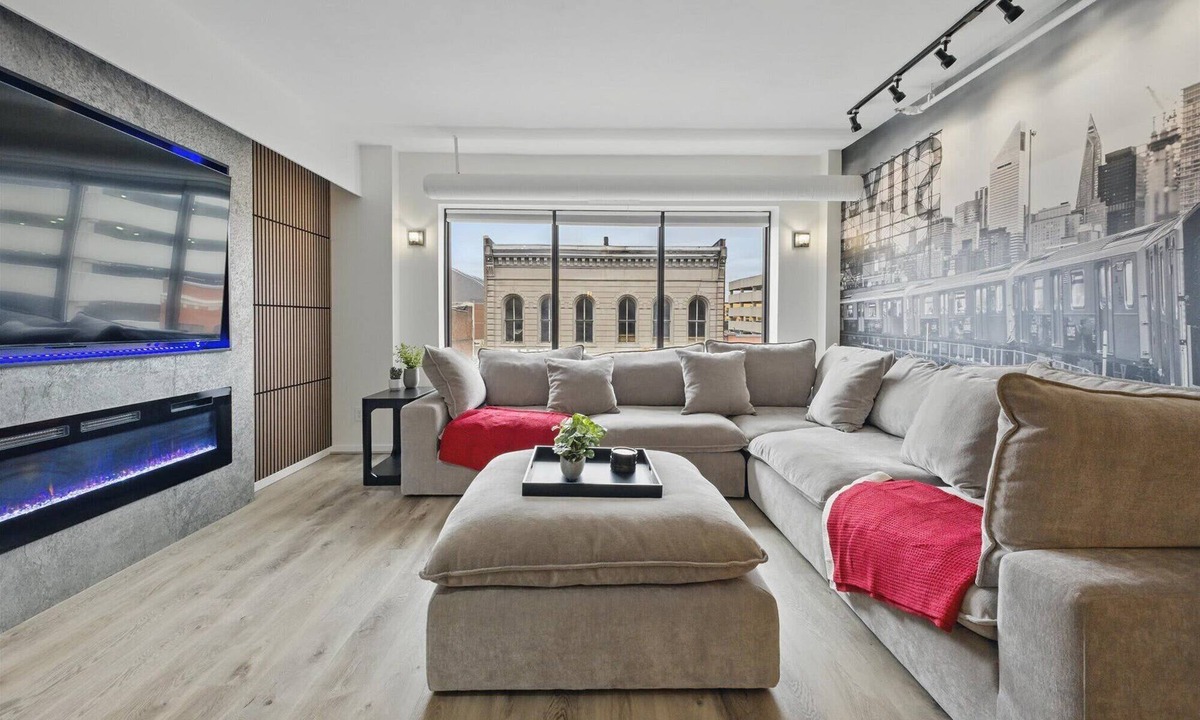 Wholesale District Apartment | Modern 4th-Floor Flat in the Heart of Indianapolis