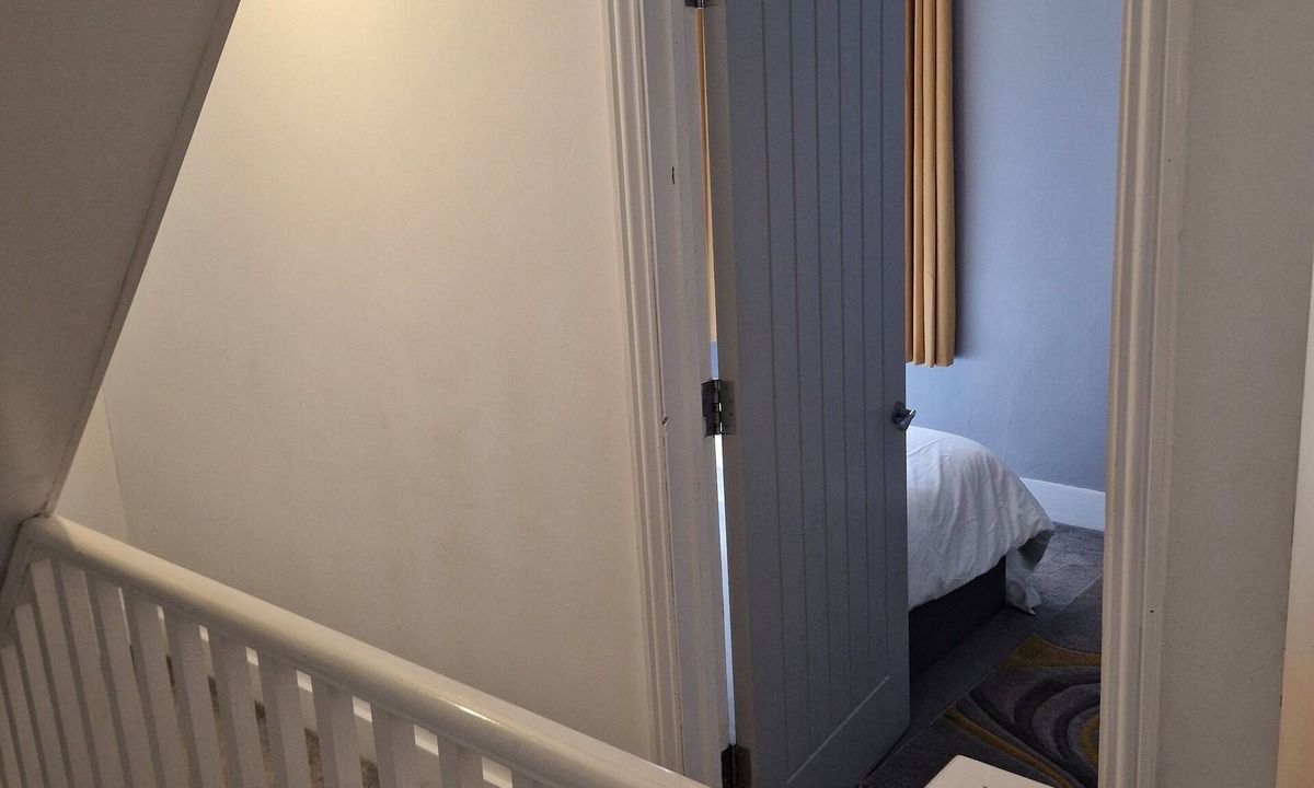 Thornton Heath House | Modern 5 Bedroom House with Parking