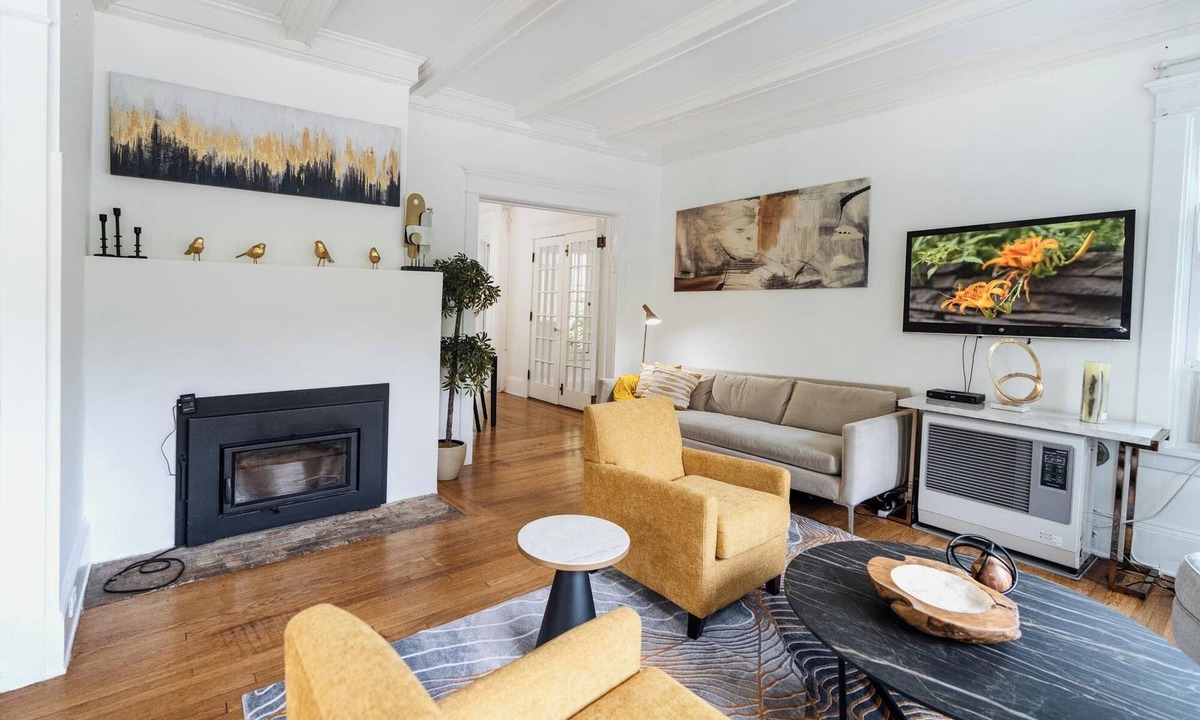 Fleischmanns House | Modern 5-Bedroom Ski/Summer Mountain Home -Game Room-Hot Tub-3 Min to Belleayre