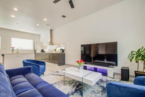 Greater Third Ward House | Modern 6 Bedroom Smarthome Near Downtown Sleeps 20