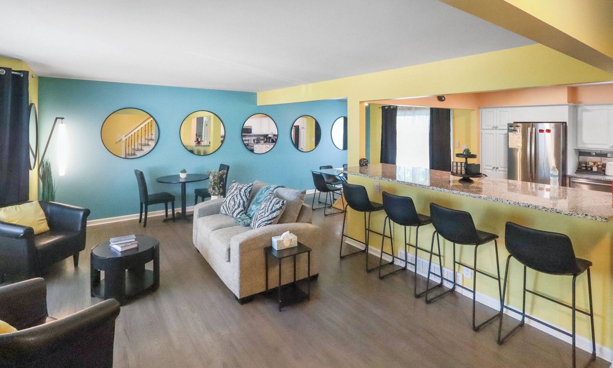 West Omaha House | Modern 6BR West Omaha, 2-Car Garage, W/D, Smart TV, Pet-Friendly, 1 Gbps