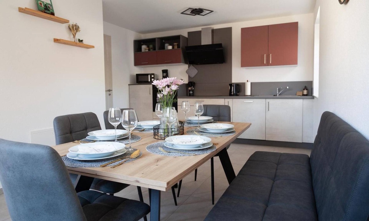 Kappelrodeck Apartment | Modern 82m² Holiday Apartment for up to 6 Guests in the Black Forest with Parking & Wi-Fi