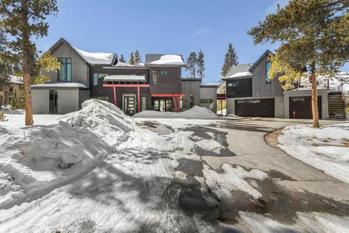 The Highlands House | Modern Alpine Escape