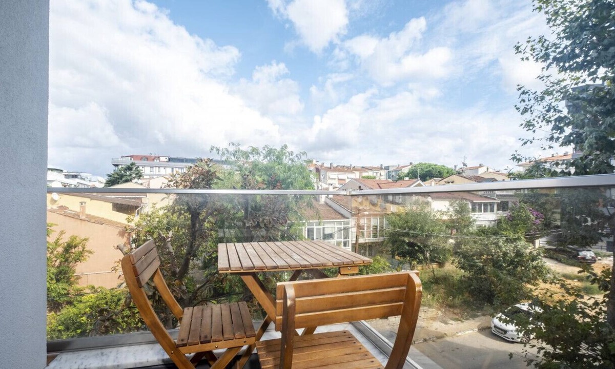 Maltepe Apartment | Modern and Central Flat with Balcony in Maltepe