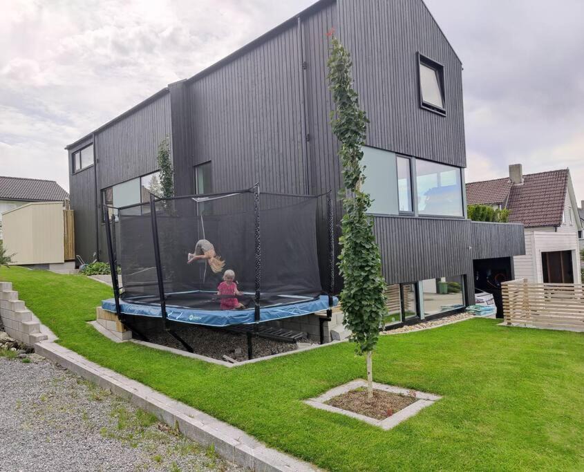Stavanger Apartment | Modern and comfortable apartment in attractive neighborhood