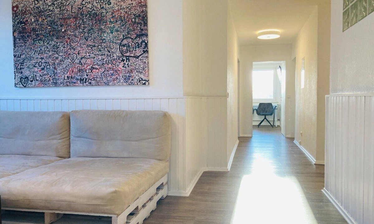 Grettstadt Apartment | Modern and high-quality furnished penthouse (125 sqm) with balcony and free WiFi