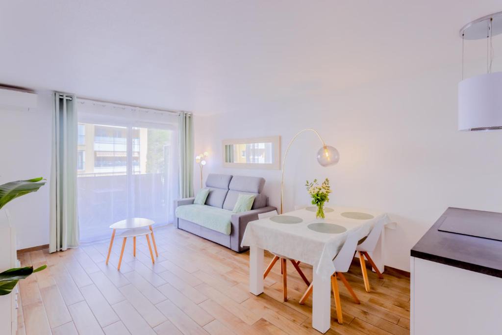 Saint-Roch Apartment | Modern and peaceful flat with terrace and parking