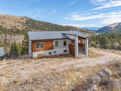 Whitepine House | Modern and Spacious Eco Ski Estate