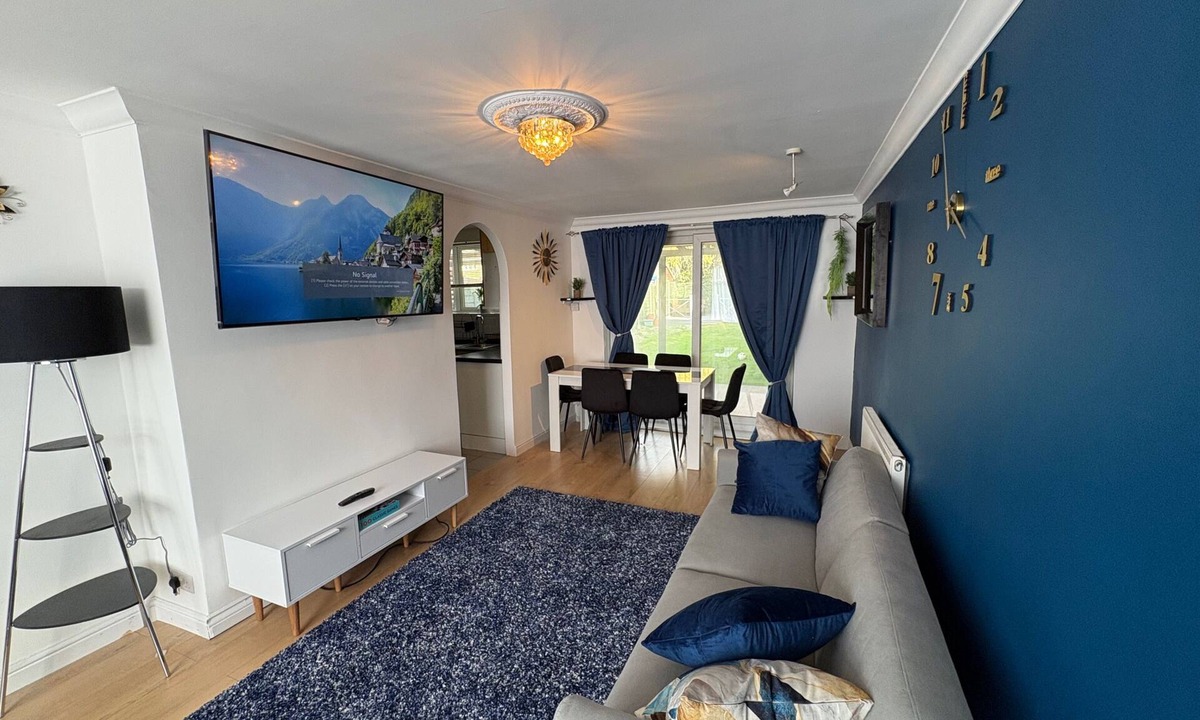 Bracknell House | Modern and Spacious 3 Bed retreat - Bracknell