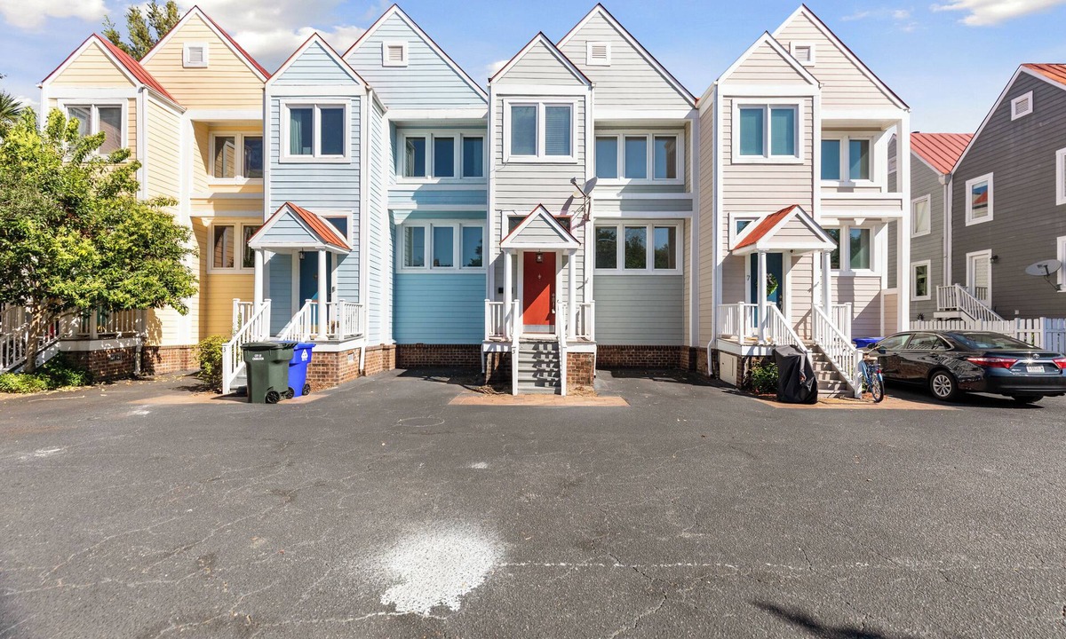 Harleston Village House | Modern and Spacious home with a fantastic, central, downtown location
