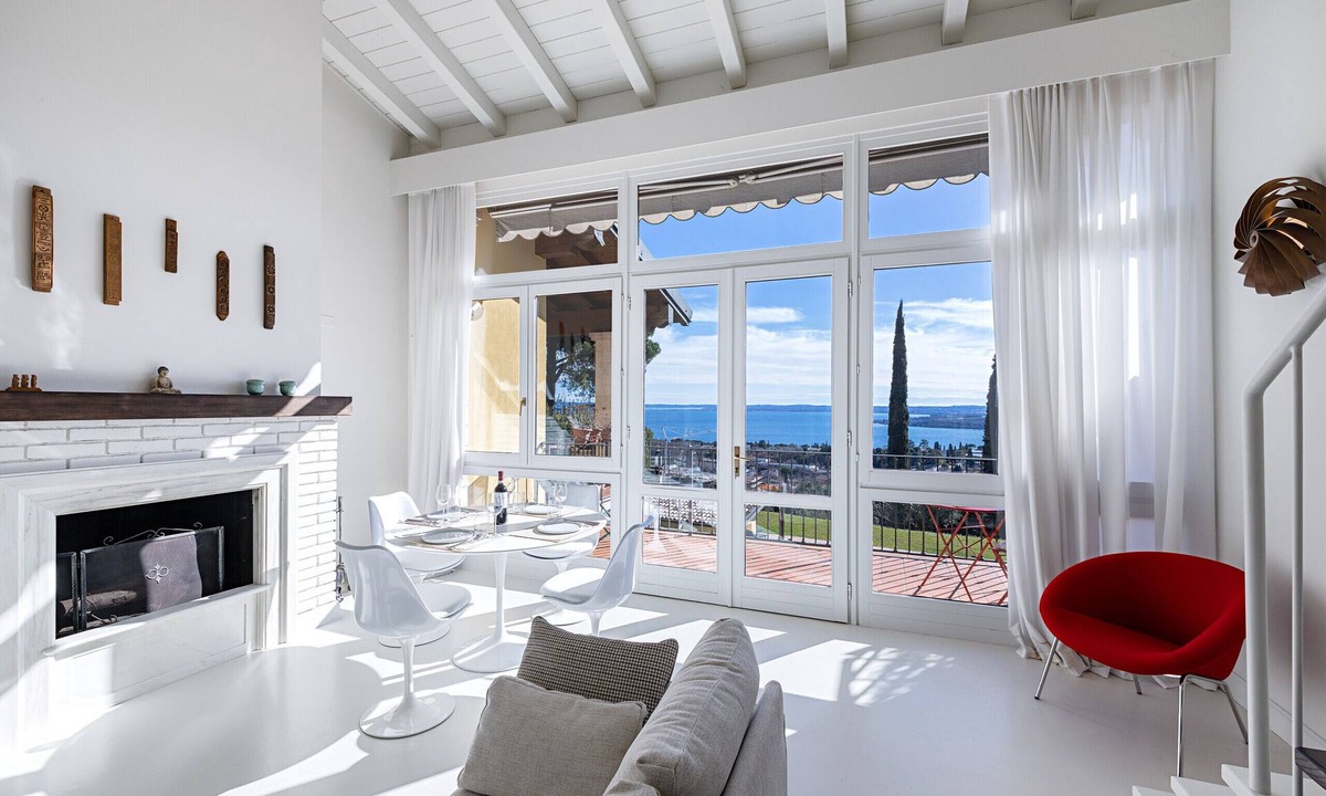 Padenghe sul Garda Apartment | Modern apartment with breathtaking lake view and swimming pool